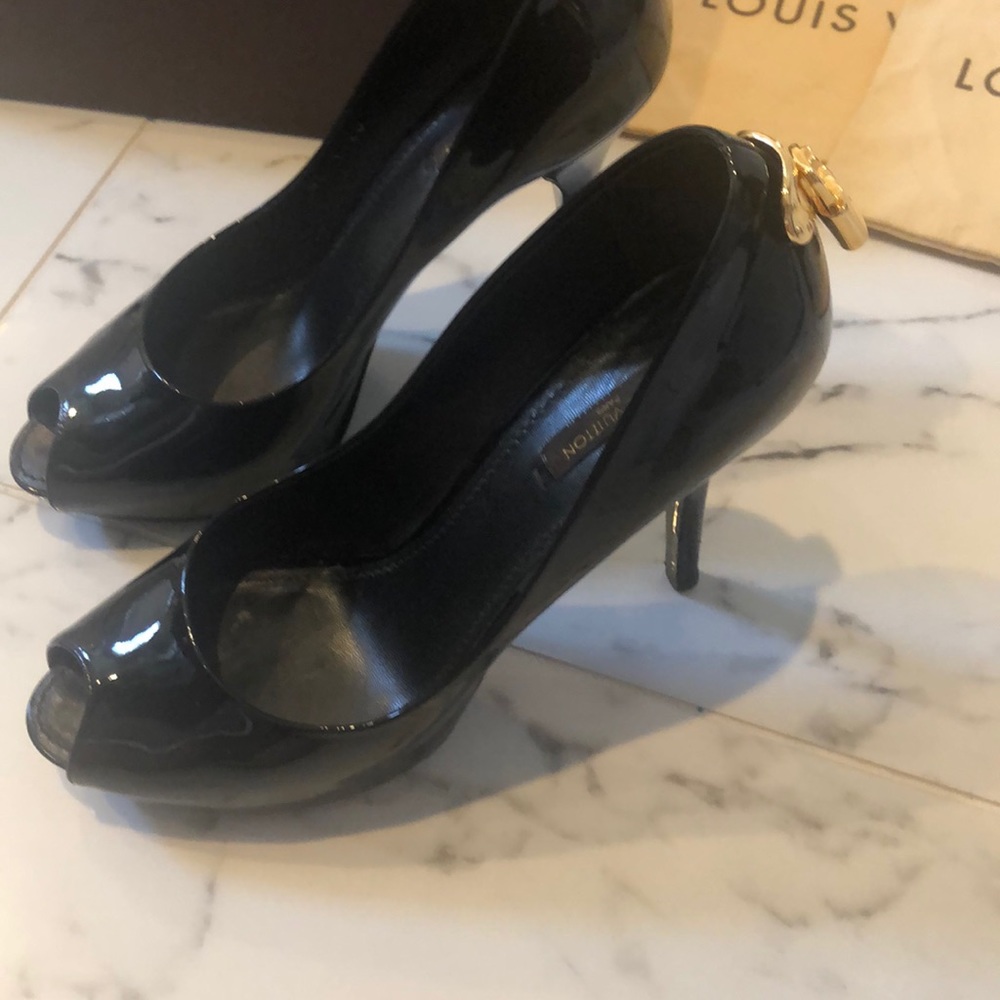 Louis Vuitton patent peep toe heels - Picture 4 of 12